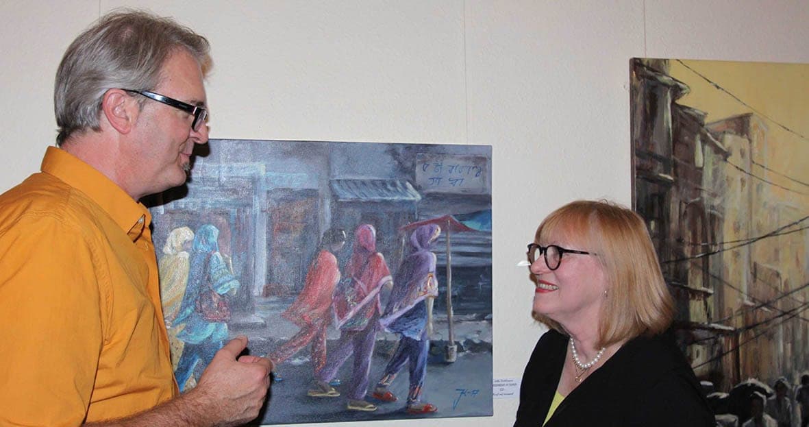 Gespräch vor einem Gemälde von Jatta Heidelmann